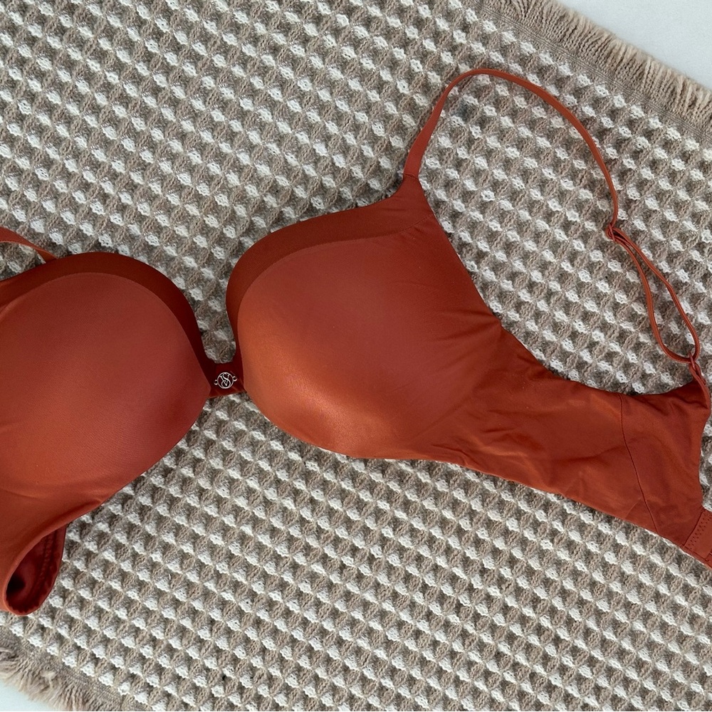 VS seamless bombshell push up